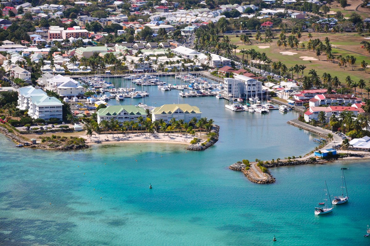 Marina de Saint-François en Guadeloupe avec vue sur le lagon